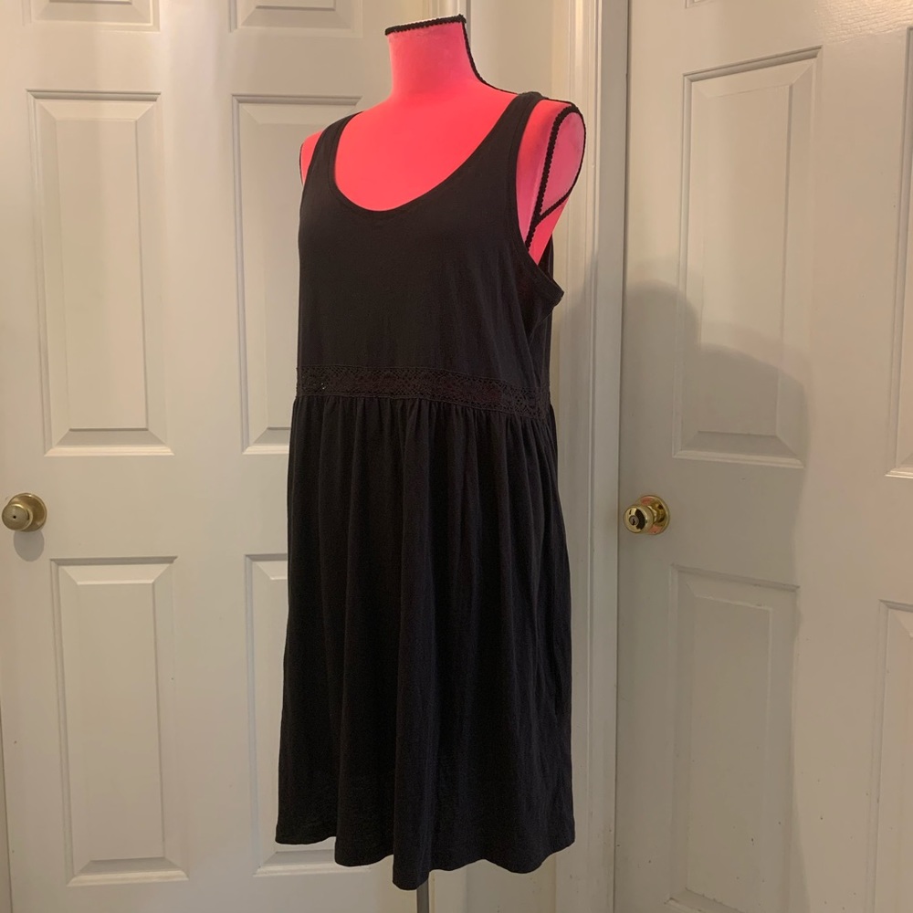 Like new H&M dress w/peekaboo waist band